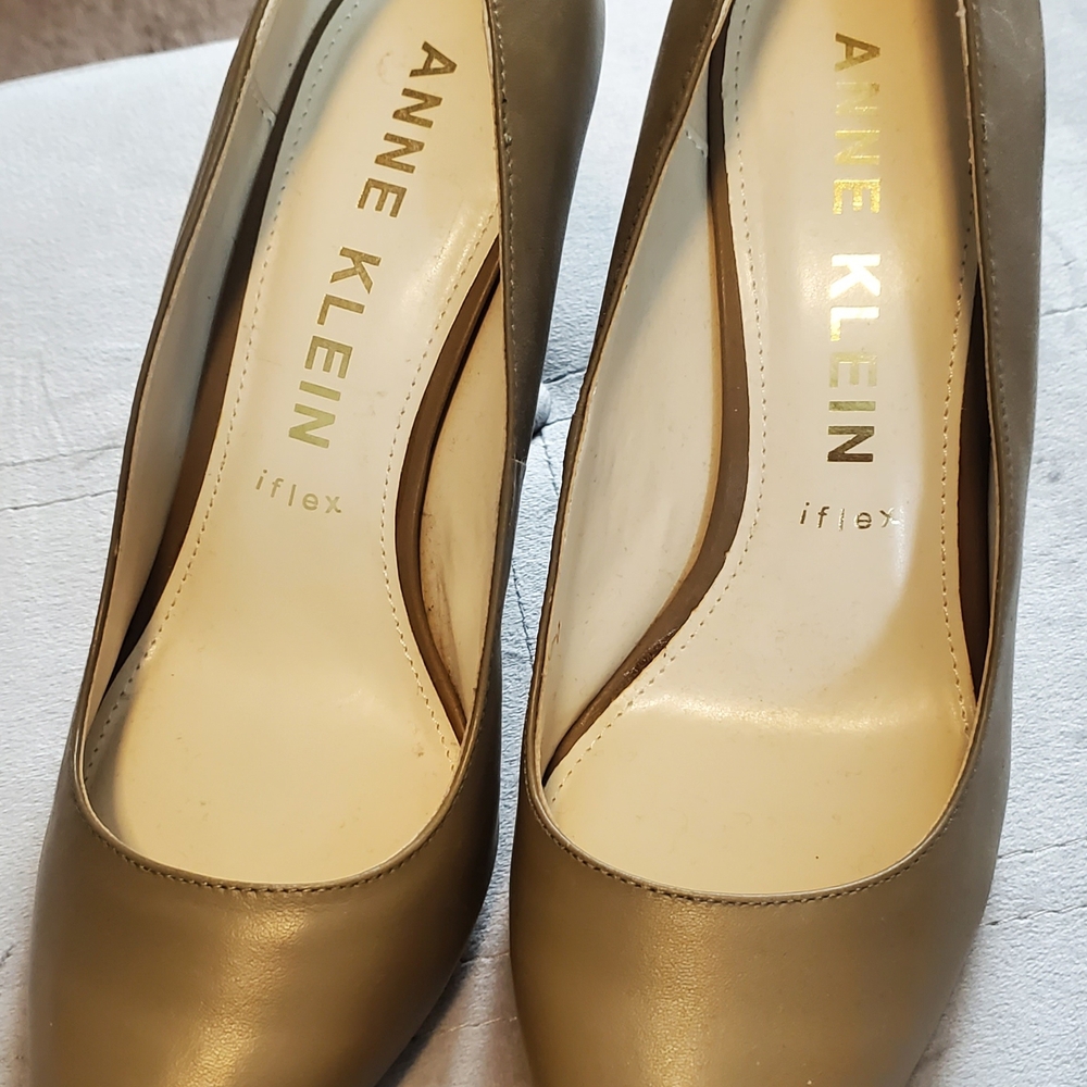 Anne Klein Women's Gold Heels